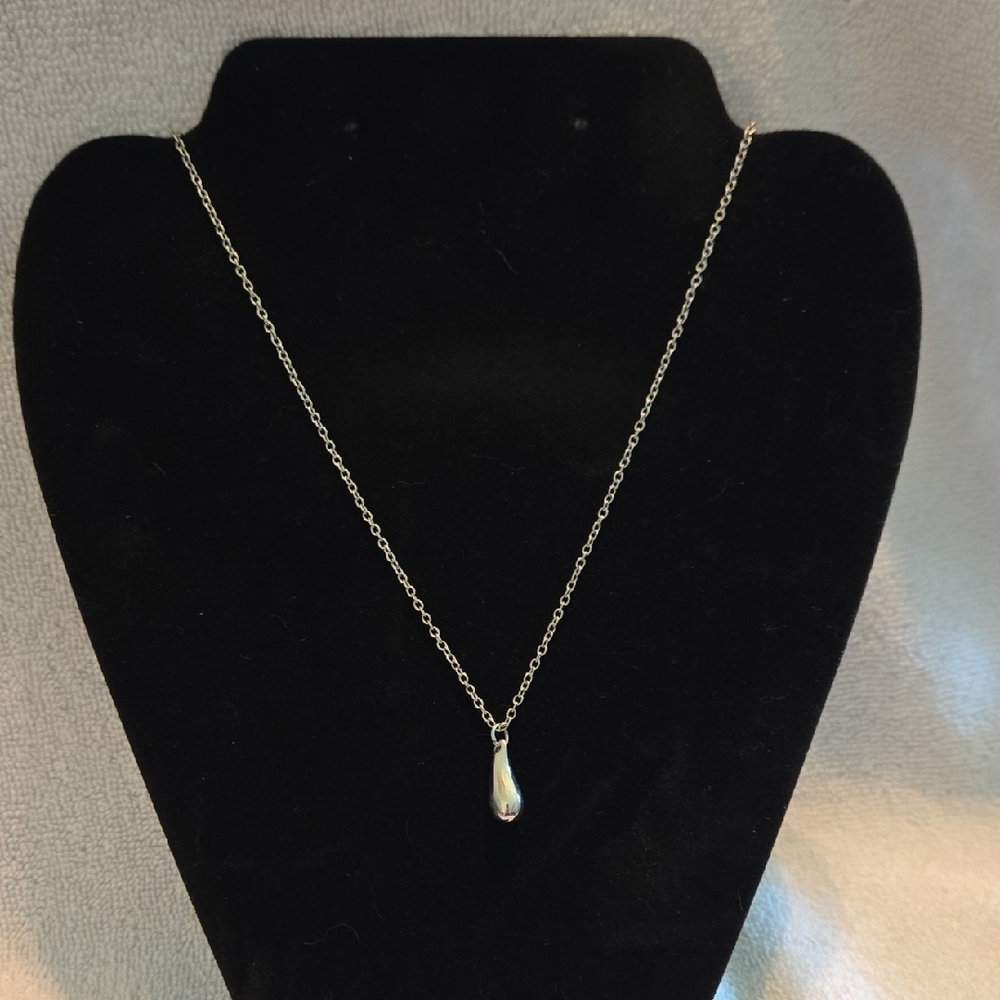 19" Silver Teardrop Pendant Necklace
